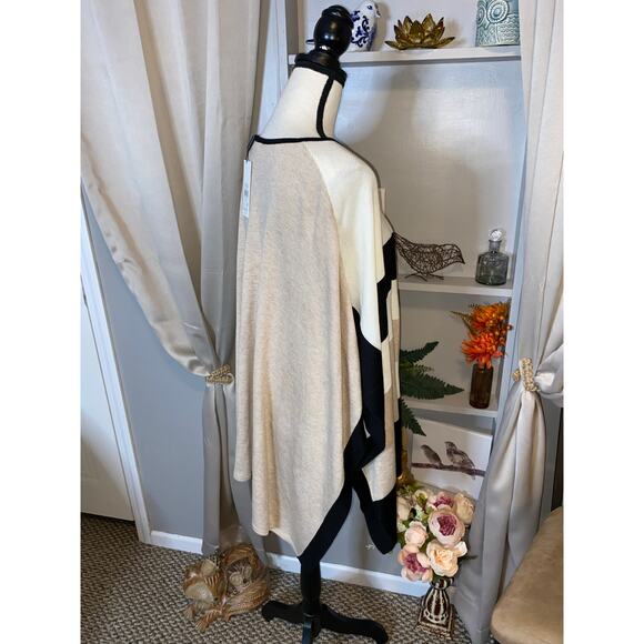 NWT $109.50 Calvin Klein Nude White Black Gold Hardware 1 size Fits Most Poncho - Picture 6 of 12